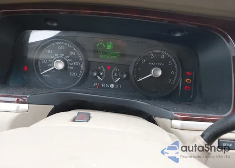 2007 Lincoln Town Car Signature Limited z USA, uszkodzony, nr VIN 1LNHM82W77Y636607